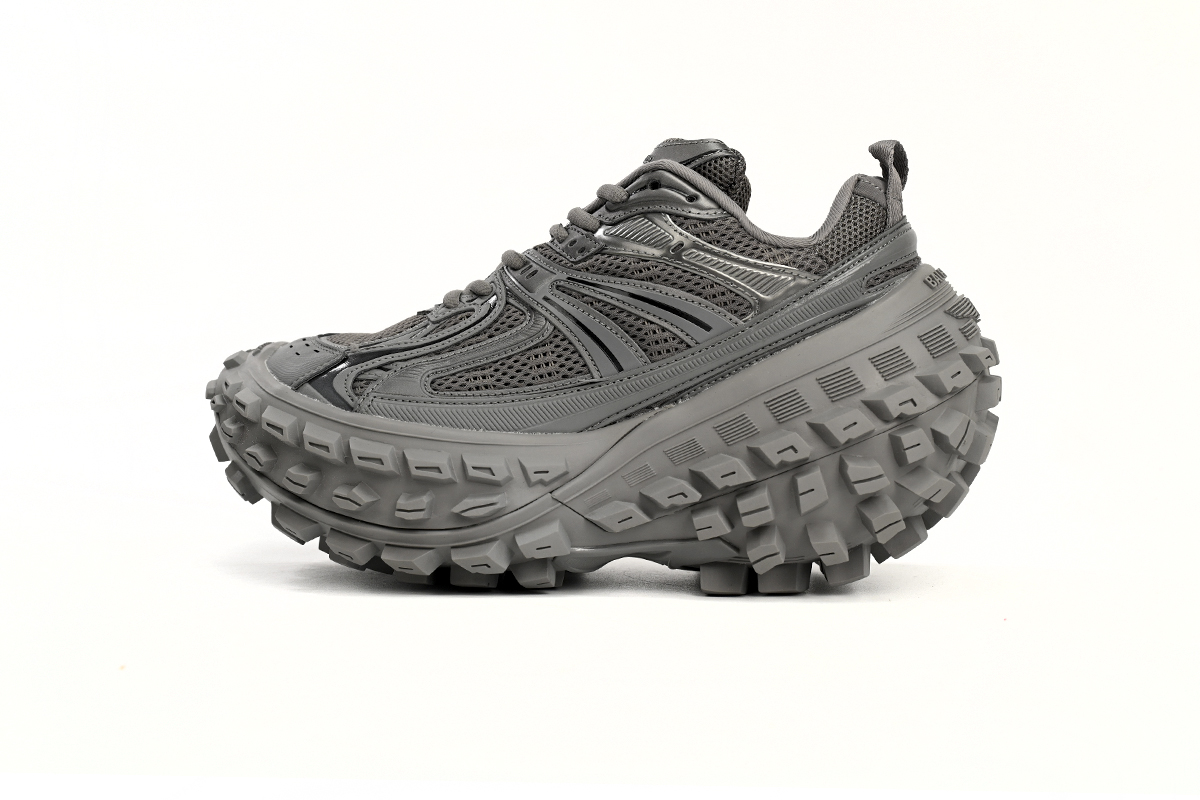 pk_god_batch_balenciaga_defender_black_gray_685611_w2ra6_3000_1B239BACC851E.jpg